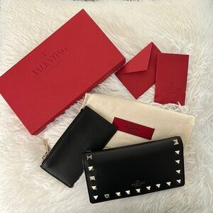 Valentino Garavani Rockstud Flap Continental Medium Wallet